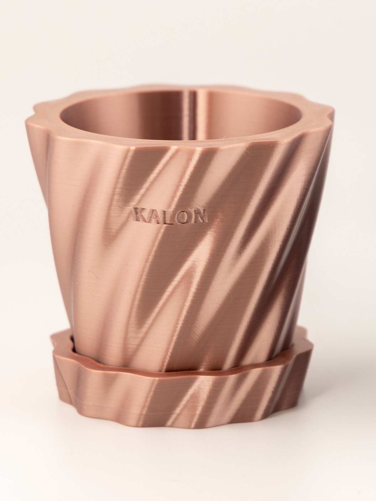 植木鉢 Kyma の側面の KALON の刻印